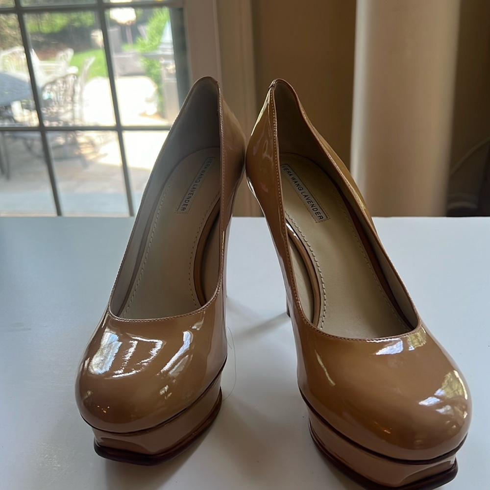 Vera Wang Lavender Nude Platform Pumps Women’s size 9M